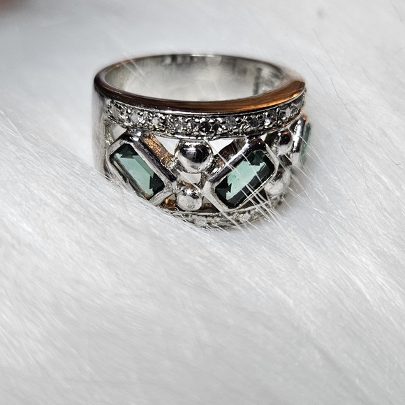 Green Quartz (.9tcw) Platinum Technibond Size 7 Ring with Warranty - Picture 9 of 13